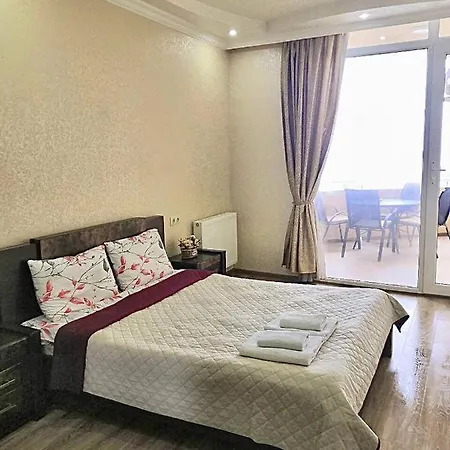 Beautiful Apartments With Terrace And Sea View 巴统 外观 照片